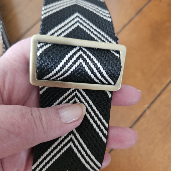 Adjustable Crossbody Strap - Chevron Black & Natural Parker Thatch - Picture 2 of 3